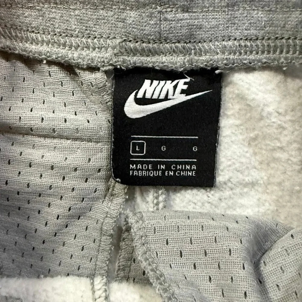 Nike Air Boys Joggers Grey‎ Black White Fleece Sweatpants Size Large 26X26.